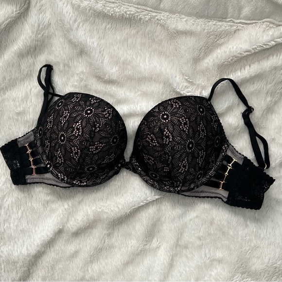 Victoria’s Secret Very Sexy Push Up Bra - Picture 4 of 4